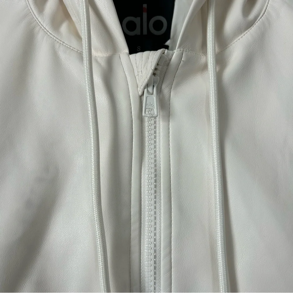 Alo Yoga Faux Leather Power Hour Full Zip Cropped Jacket Ivory Size Small